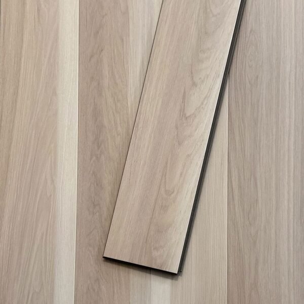 Piso Flotante Melamínico Waterproof Natura Hickory 12mm con manta