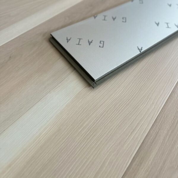 Piso Flotante Melamínico Waterproof Natura Hickory 12mm con manta