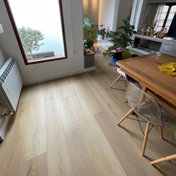Piso Vinílico SPC Click Roble Tívoli SP027 5mm con manta